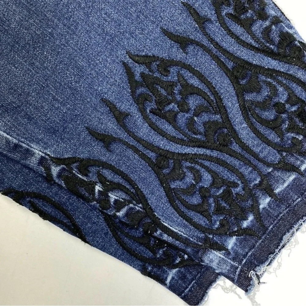 Liverpool Abby Montauk Blue Embroidered Hem Skinny Ankle Jeans 18x EUC - Picture 3 of 6